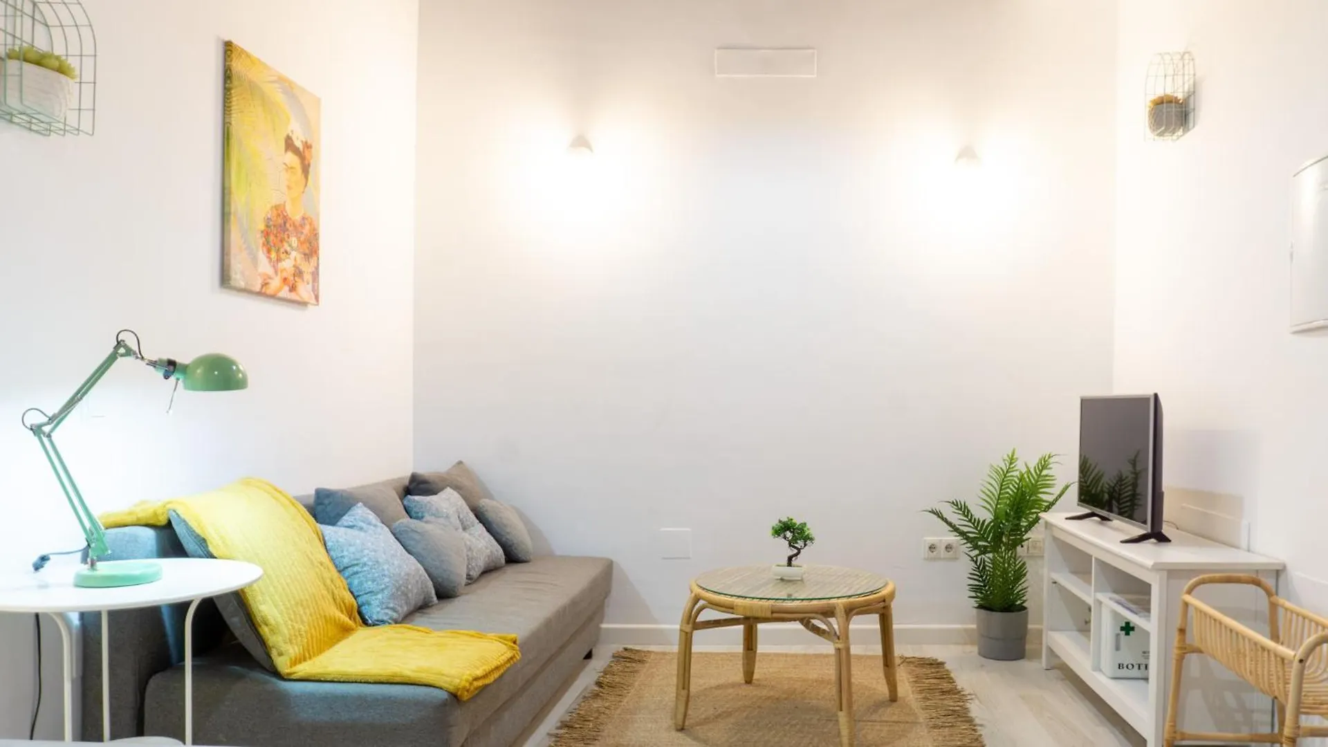 Uvedoble Flat Malaga Center contacts